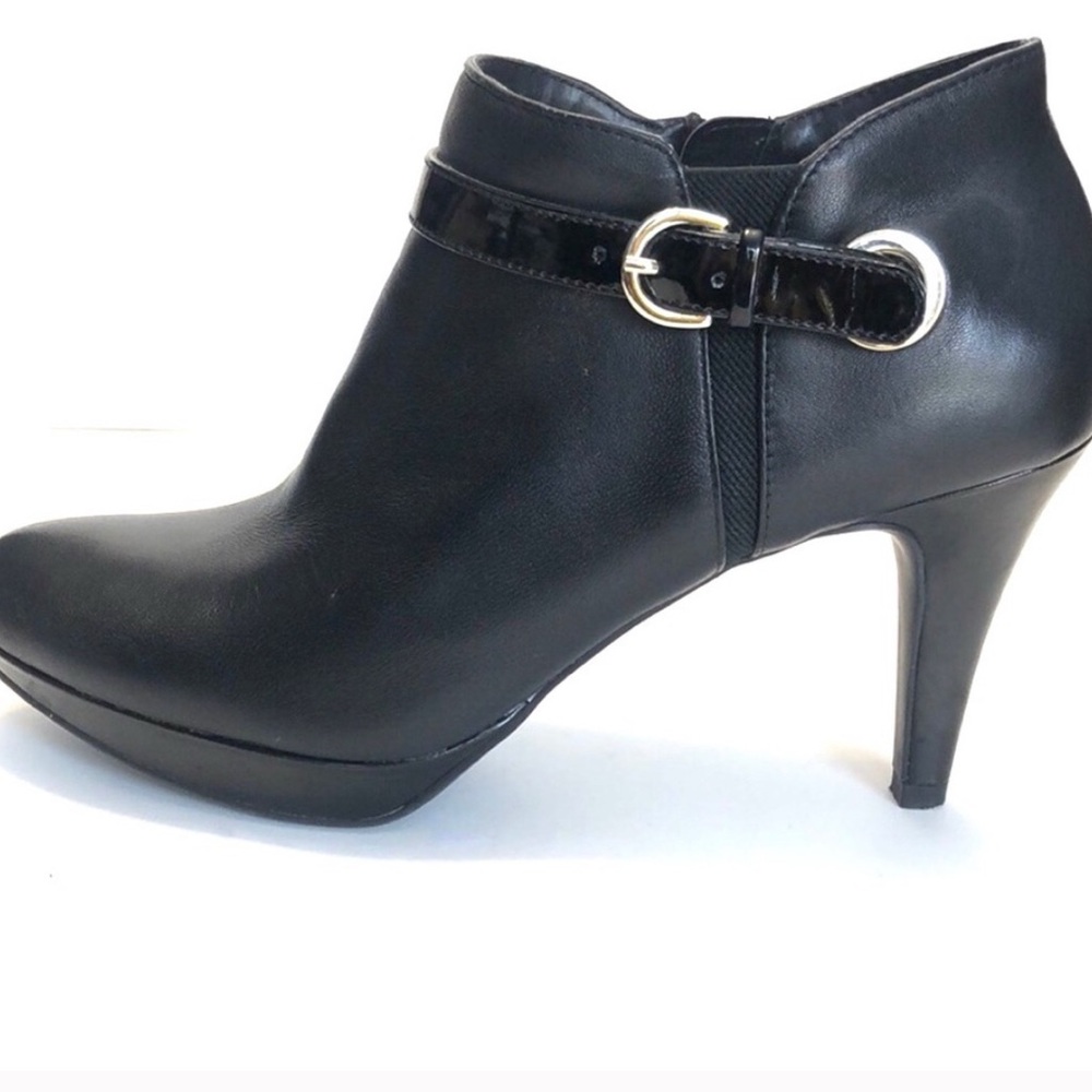 Bandolino Like New Heeled Black Booties Size 8.5